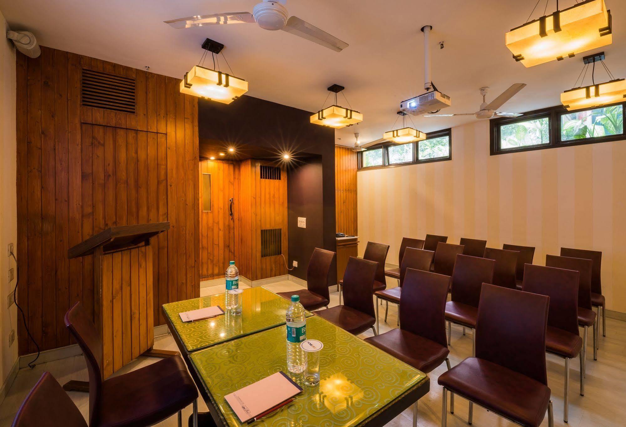Home@F37 Kailash Colony Metro Nova Deli Exterior foto