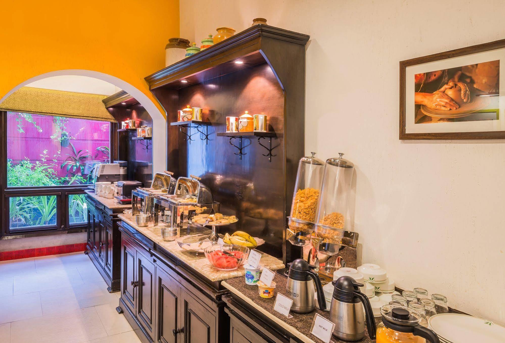 Home@F37 Kailash Colony Metro Nova Deli Exterior foto